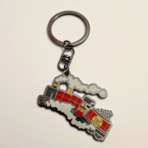 Hogwarts Express Enamel Keychain - Picture 2 of 5